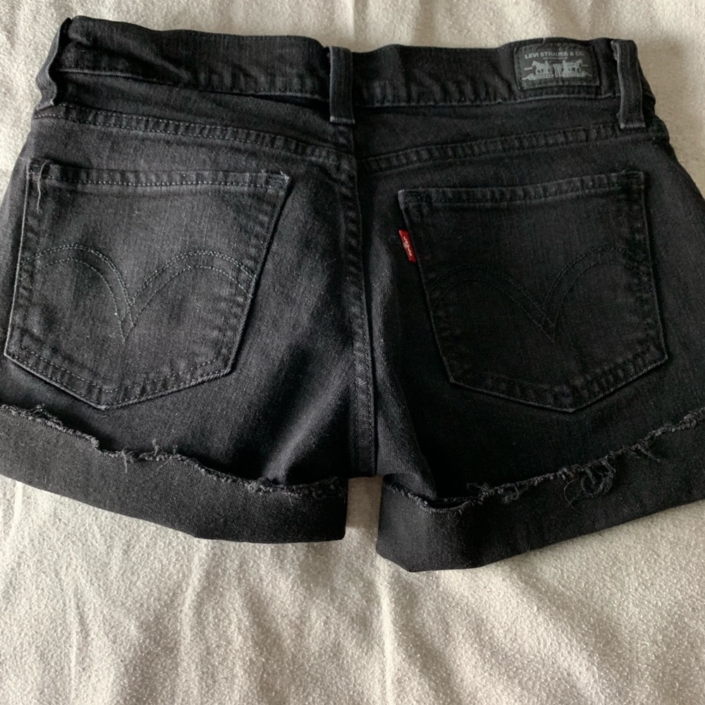 SOLD!!!Levi’s cut off Dukes size 7
